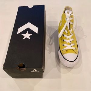 BRAND NEW! Mustard yellow converse! women’s 8!